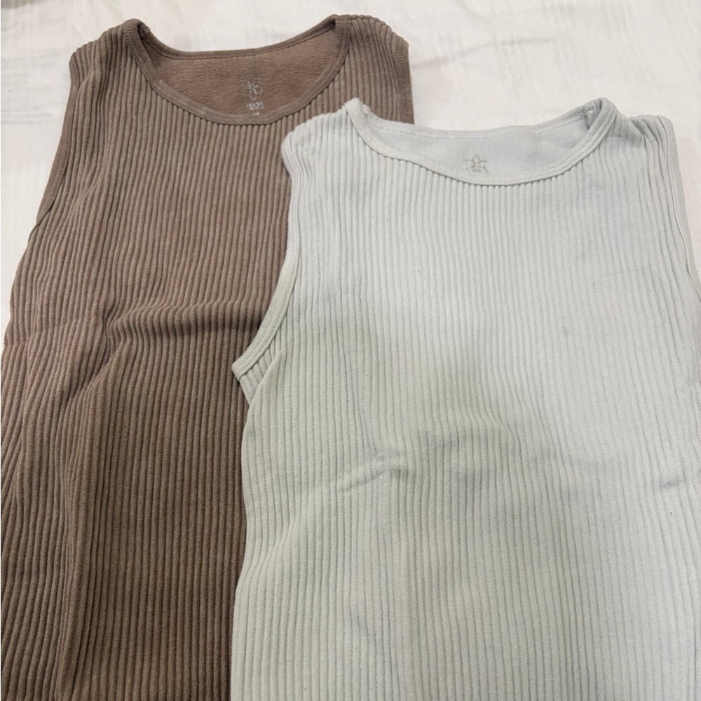 2 bodysuit tanks